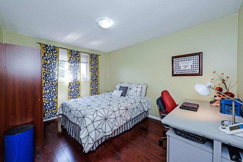 Oakville Executive Detached home listing mls winston churchill